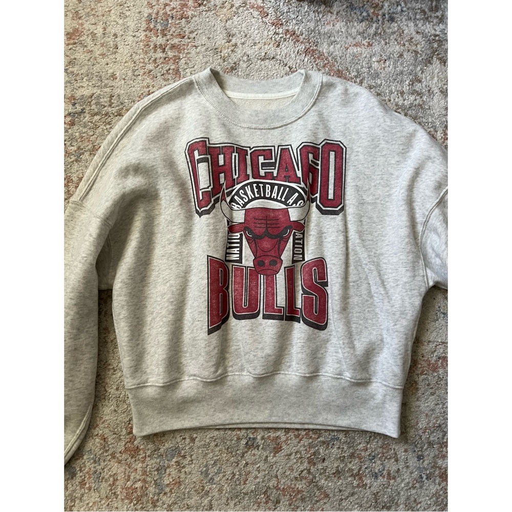 Abercrombie sweater size small, this is a shorter sweater and feels like butter